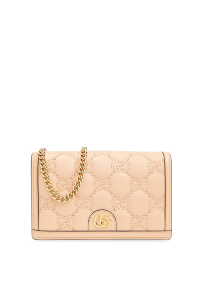Gucci Logo Plaque Quilted Chain Wallet In Beige