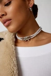 URBAN OUTFITTERS IVEY TEXTURED BOW PEARL CHOKER NECKLACE IN PEARL, WOMEN'S AT URBAN OUTFITTERS
