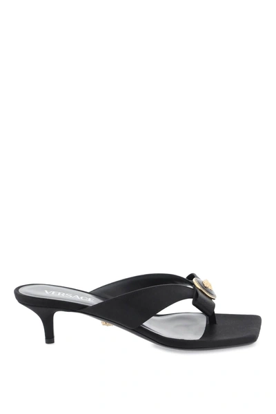 Versace Medusa Patent Bow Thong Sandals In Black