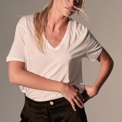 Majestic V-neck Short-sleeve Stretch Linen T-shirt In White