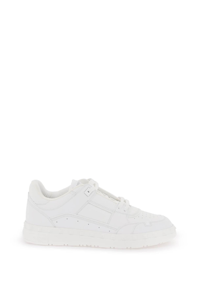 VALENTINO GARAVANI VALENTINO GARAVANI FREEDOTS LOW TOP SNEAKERS