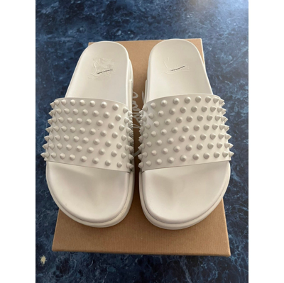 Pre-owned Christian Louboutin Pool Fun Spiked Leather Slides In White