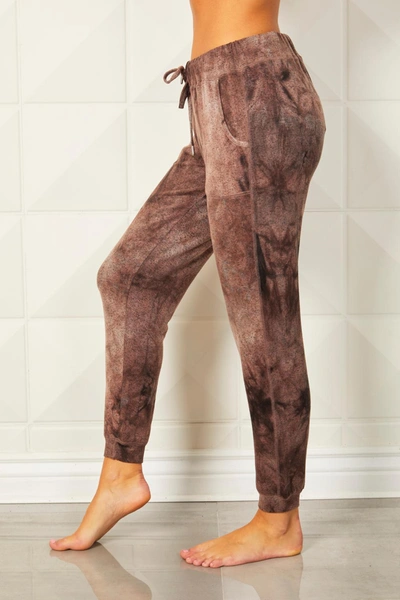 French Kyss Tie Dye Jogger In Suede In Brown