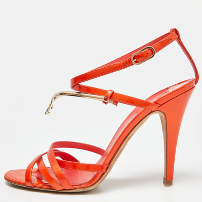 Pre-owned Chanel Coral Orange Patent Leather And Gold Metal Logo Strappy Slides Size 40