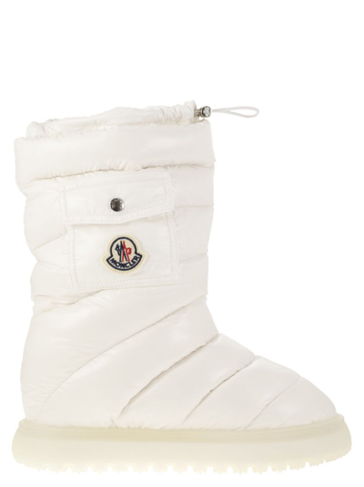 Moncler Gaia Logo Patch Padded Snow Boots In White