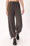 PROJECT SOCIAL T ON THE RISE PARACHUTE PANT IN VINTAGE BLACK
