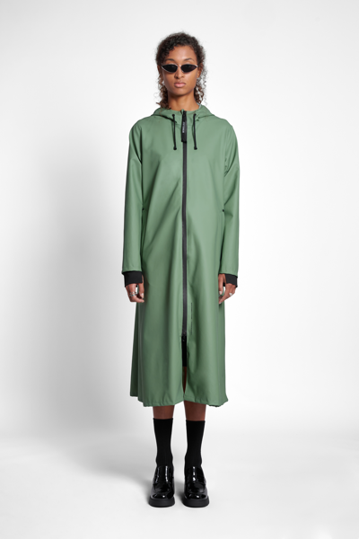 Stutterheim Mosebacke Long Zip Raincoat In Loden Green