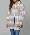 DOLCE CABO PLAID SHACKET FRONT POCKETS IN TAUPE