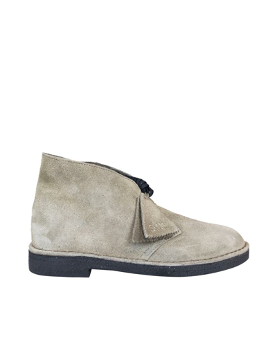 Clarks Round Toe Lace-up Desert Boots In Grey