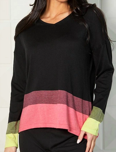 French Kyss Ombre 3/4 V-neck Top In Black/coral