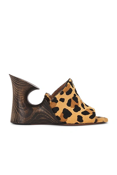 Alaïa Sculpture Mule Sandal In Brun Sepia