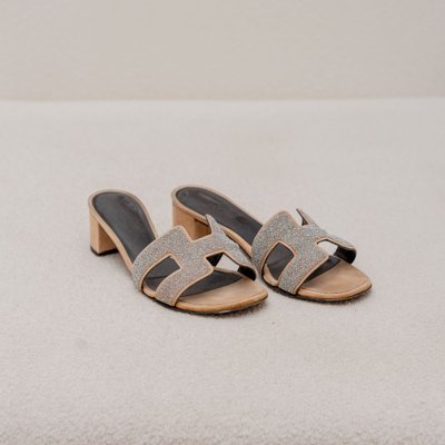 Pre-owned Hermes Hermès Gris Argenté / Bois De Santal Suede Crystal Oasis Sandal , 37.5