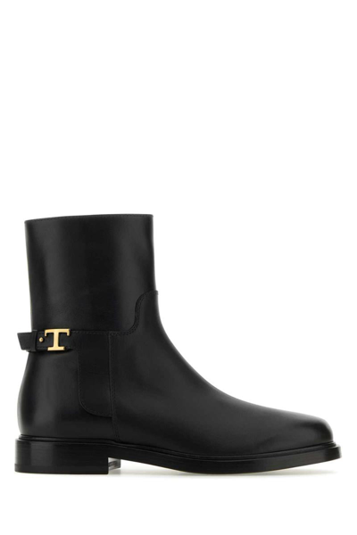 Tod's Logo Plque Ankle Boots In Black