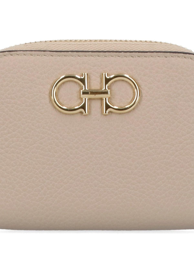 Ferragamo Gancini Card Holder In Daino Poudre