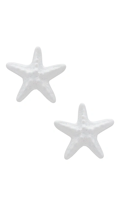Julietta Starfish Stud Earrings In Ç™½è‰²