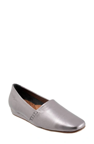 Softwalk Vale Flat In Pewter
