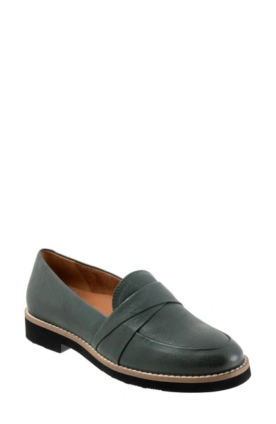 Softwalk Walsh Loafer In Dk Green