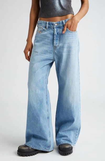 Diesel 1996 D-sire 09i29 Low-rise Wide-leg Jeans In Blue