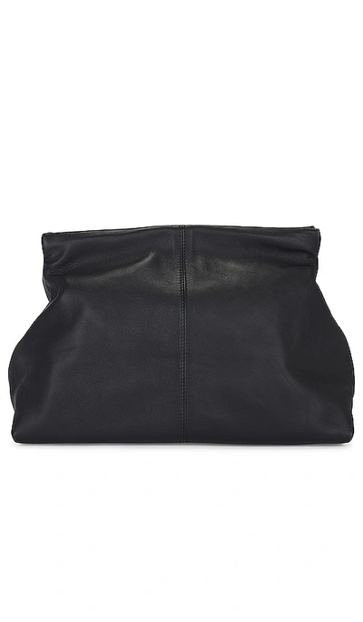 Flattered Clay Clutch In 黑色