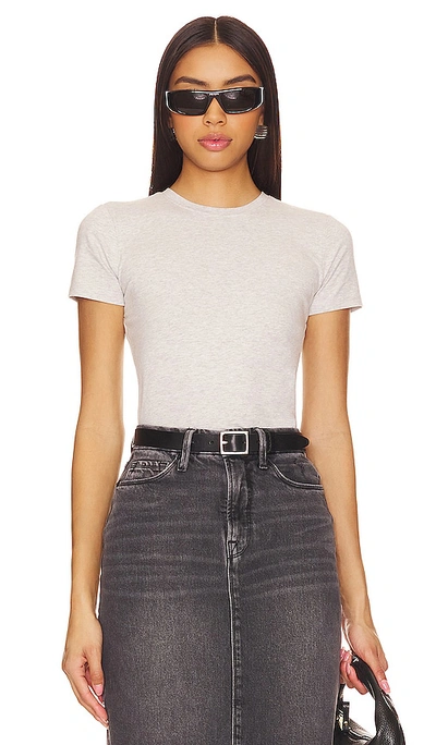 Good American Cropped Baby Tee In Grey