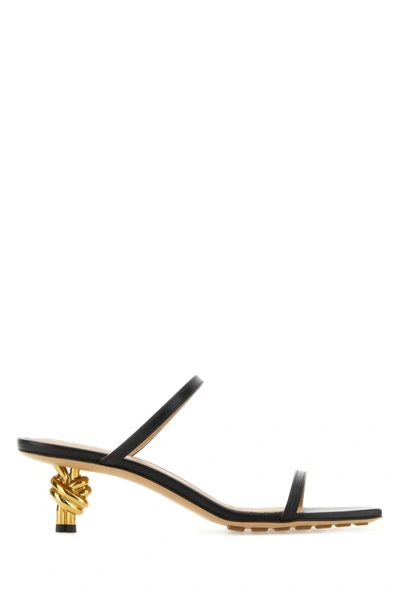 Bottega Veneta Knot Leather Sandals In Black