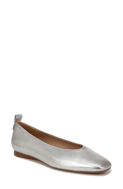 27 Edit Naturalizer Carla Flat In Silver Leather