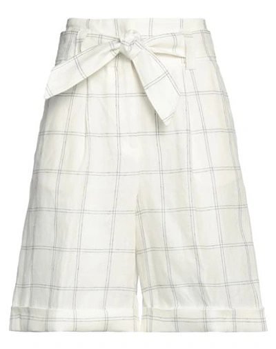 Peserico Woman Shorts & Bermuda Shorts White Size 10 Linen