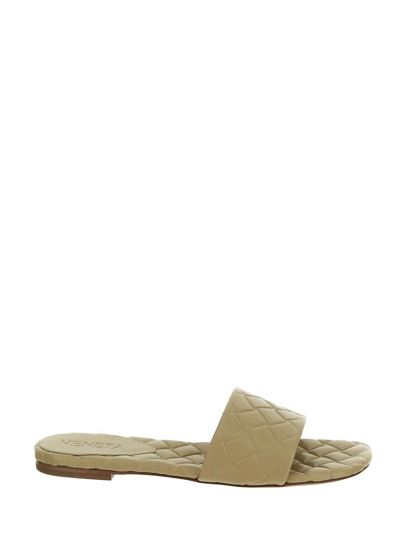 Bottega Veneta Amy Flat Sandal In Beige