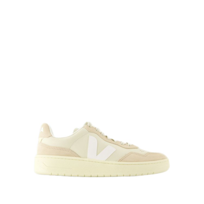 Veja V-90 Leather Low Top Trainers In Neutrals