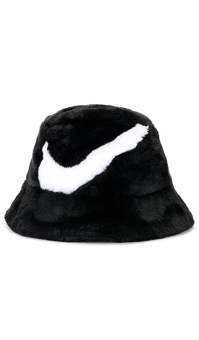 Nike Apex Faux Fur Bucket Hat In Black & White