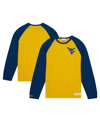 MITCHELL & NESS MEN'S MITCHELL & NESS GOLD WEST VIRGINIA MOUNTAINEERS LEGENDARY SLUB RAGLAN LONG SLEEVE T-SHIRT