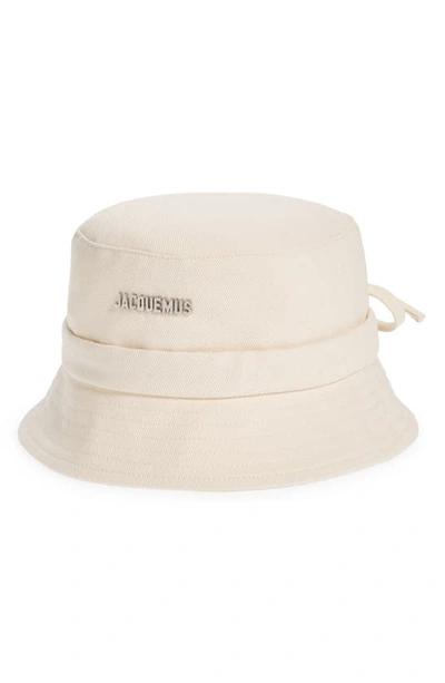 Jacquemus Gadjo Bucket Hat In Off-white 110