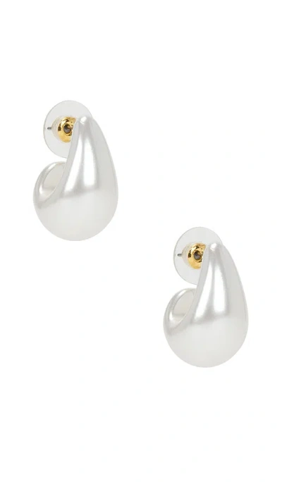 8 Other Reasons Celeste Pearl Hoop Earrings In 珍珠