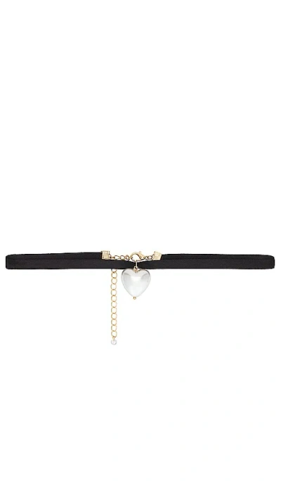 8 Other Reasons Pearl Heart Choker In 黑色