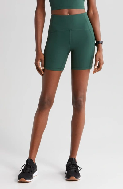 Zella Studio Luxe Pocket Bike Shorts In Green Park