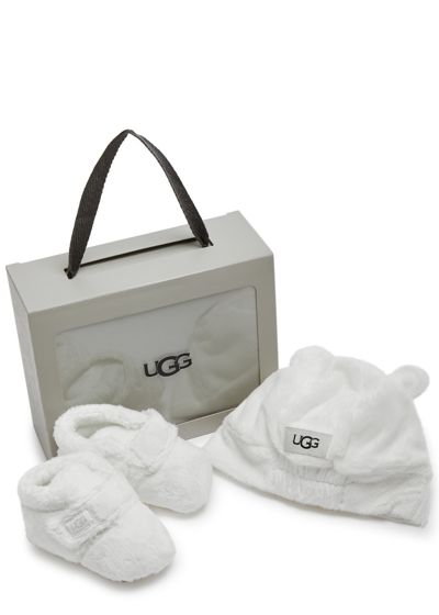 Ugg Kids Bixbee Faux Fur Slippers And Hat Set (it16-it20) In White