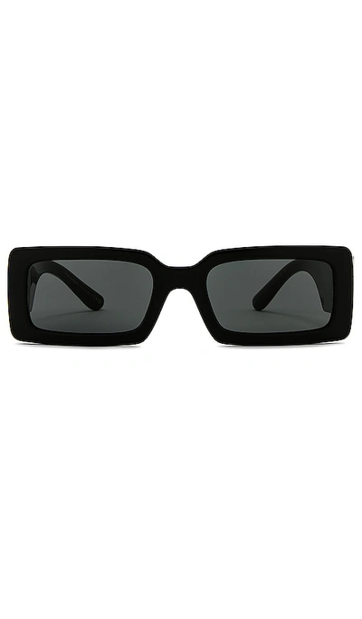 Dolce & Gabbana Rectangle Sunglasses In Black