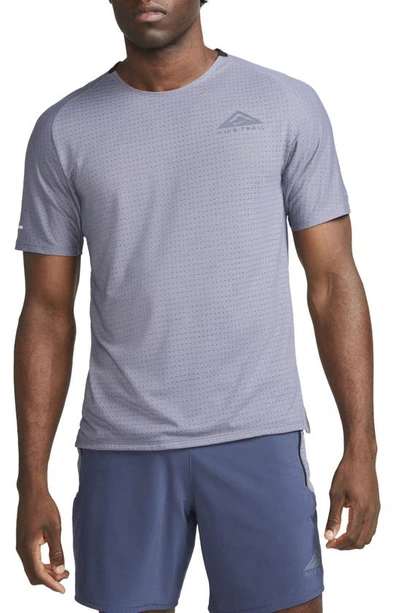Nike Men's Trail Solar Chase Dri-fit Short-sleeve Running Top In Light Carbon/black