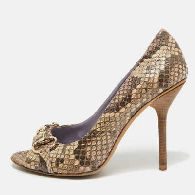Pre-owned Gucci Two Tone Python Horsebit Peep Toe Pumps Size 39 In Brown