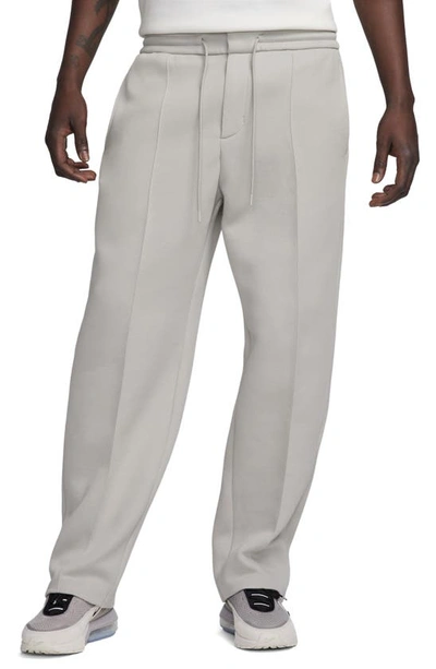 Nike Men's  Sportswear Tech Fleece Reimagined Loose Fit Open Hem Sweatpants In Light Iron Ore