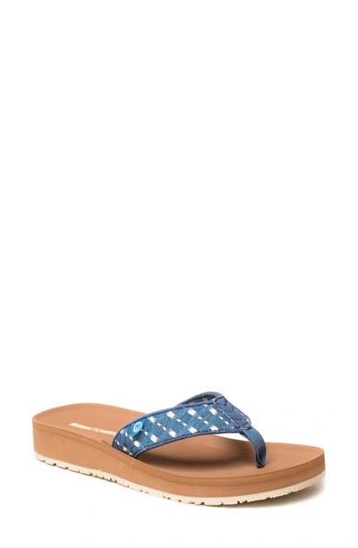 Minnetonka Hedy 2.0 Flip Flop In Light Blue Denim