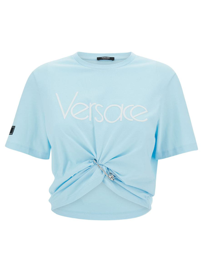 VERSACE LIGHT BLUE T-SHIRT WITH MEDUSA PIN DETAIL IN COTTON WOMAN