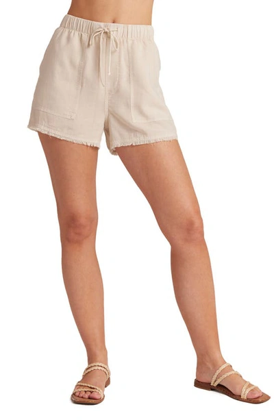 Bella Dahl Frayed Hem Pocket Shorts In Cliffside In Neutral
