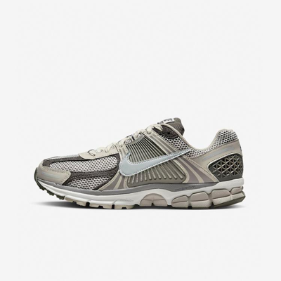 Nike Zoom Vomero 5 Panelled Sneakers In Grey