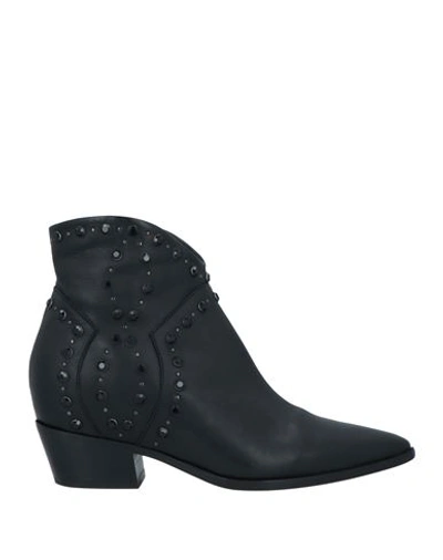 Lemaré Woman Ankle Boots Black Size 8 Soft Leather
