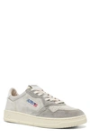 Autry Medalist Low Sneaker In Suede Grey/ Cream