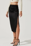 ASTR PERRY RUCHED SIDE SLIT MIDI SKIRT IN BLACK