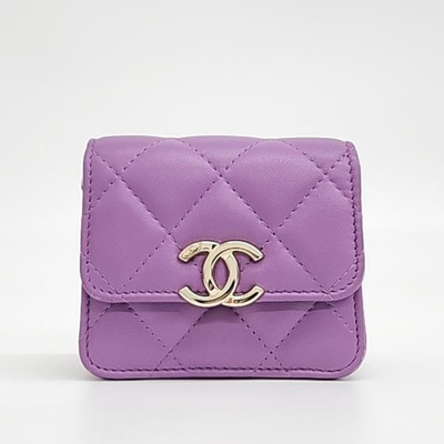 Pre-owned Chanel Lambskin Coco Chain Card Wallet In Purple