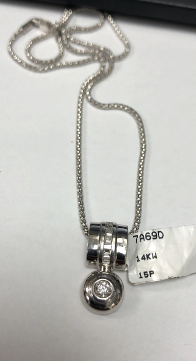 DIANA M. 14KT WHITE GOLD DIAMOND PENDANT FEATURING 0.30 CTS OF ROUND AND BAGUETTE DIAMONDS