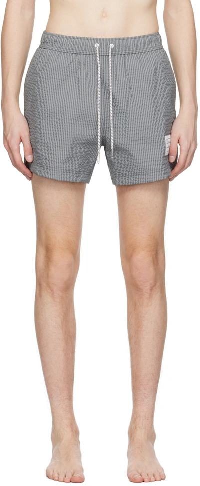 Thom Browne Gestreifte Seersucker-badeshorts In 035 Med Grey